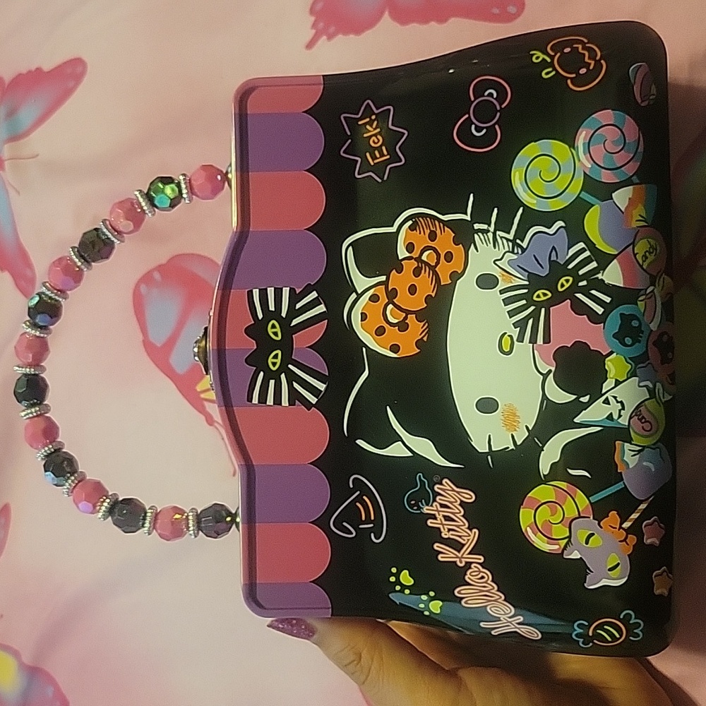 Halloween hellokitty tin